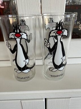 1973 Warner Bros Looney Tunes “Sylvester” the Cat Glasses- Set of 2